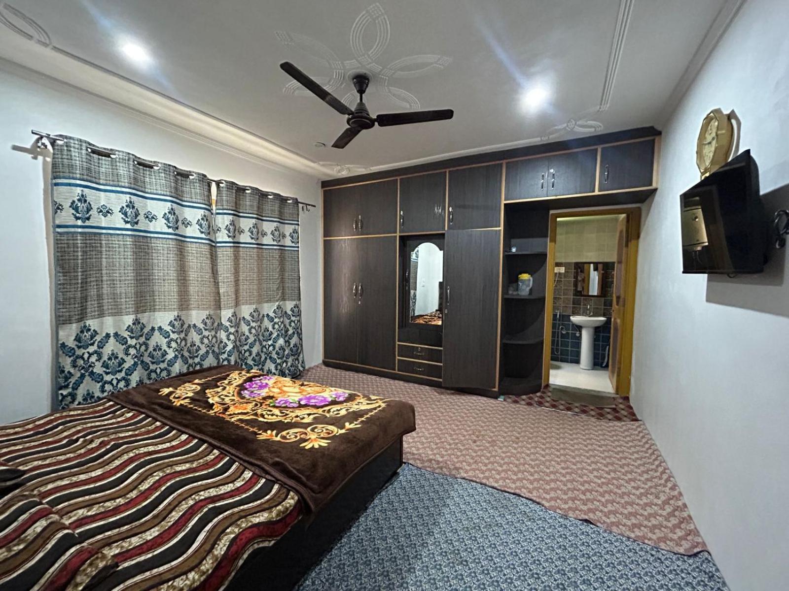 Hotel Reshi Srinagar  Ngoại thất bức ảnh